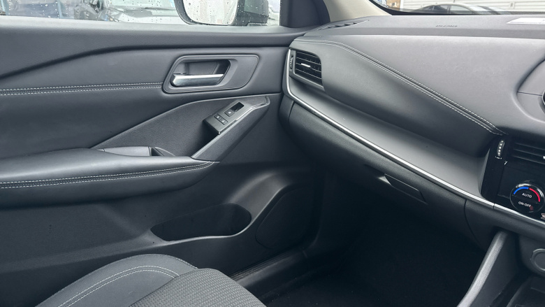 Nissan Qashqai 1.3 DiG-T MH Acenta Premium 5dr Petrol Hatchback